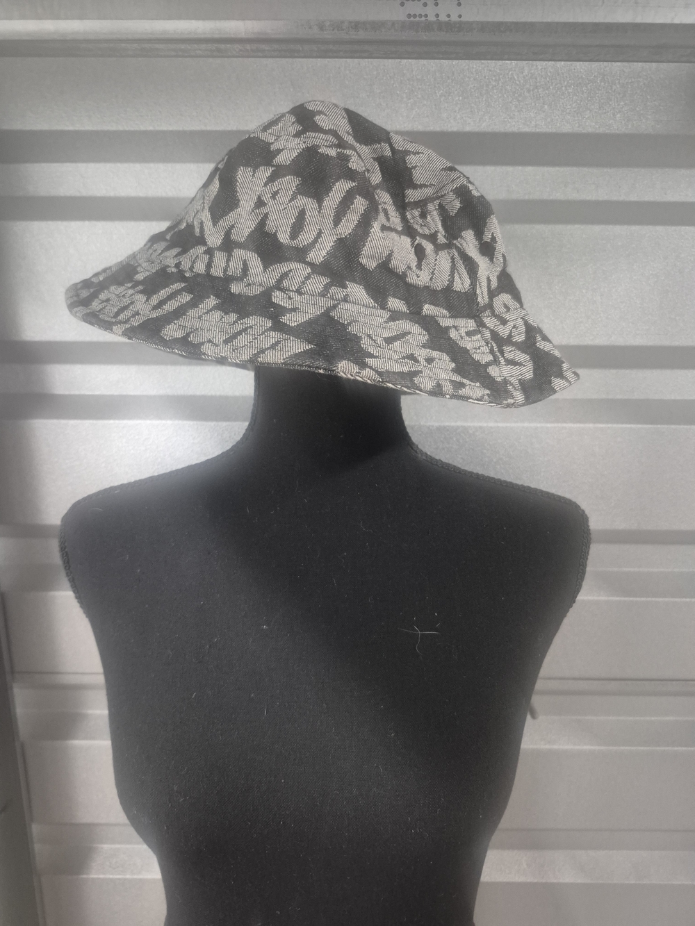 SUPREME Graphic Bucket Hat - Women's Accessory